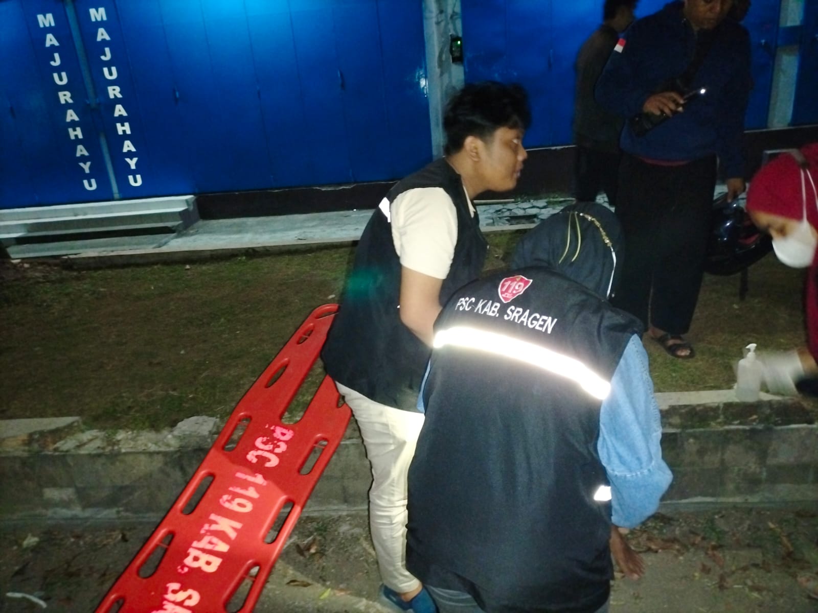 Tim PSC 119 sedang Penanganan Korban di Lokasi ( Foto Spesial )